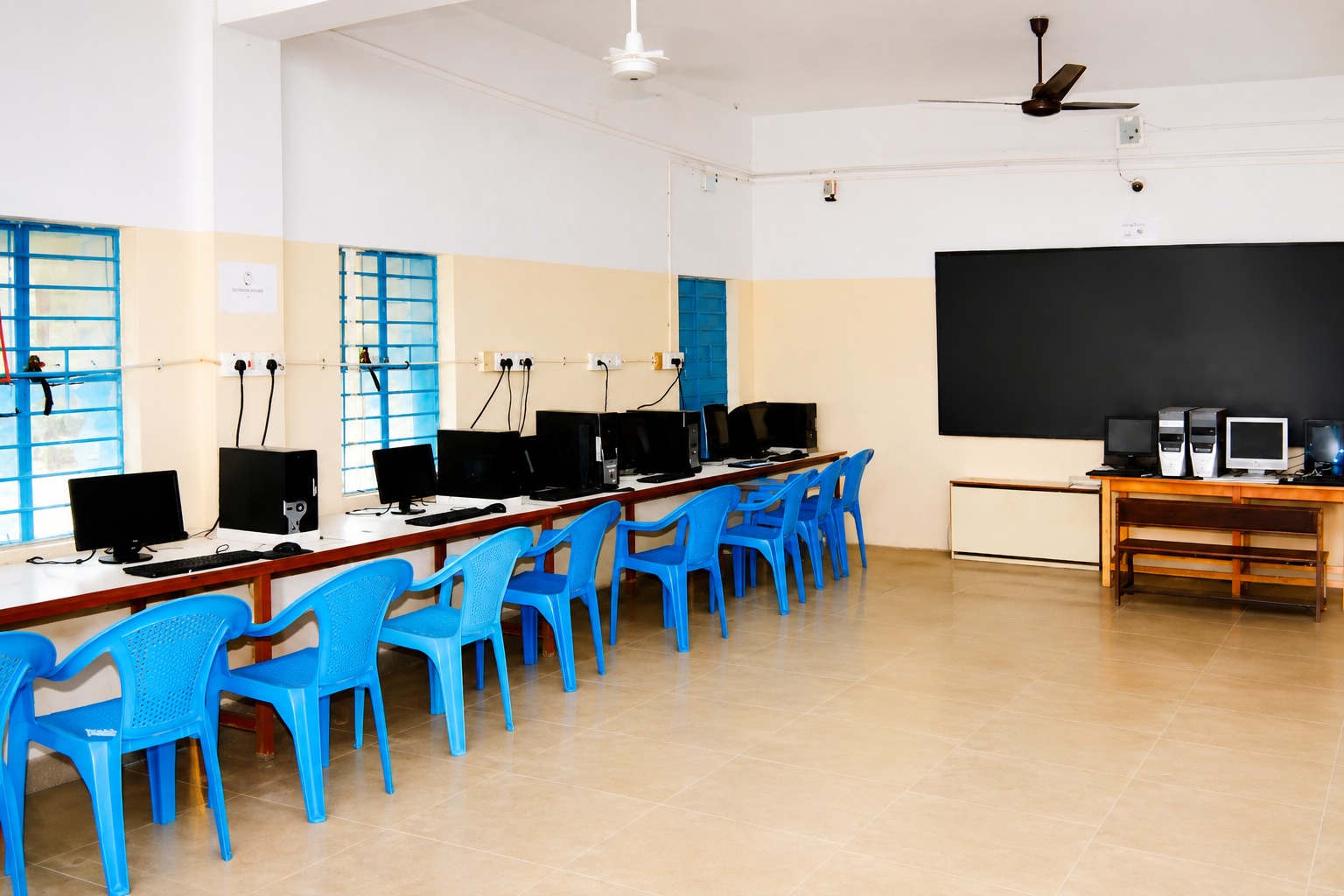 Students using technology in the computer lab